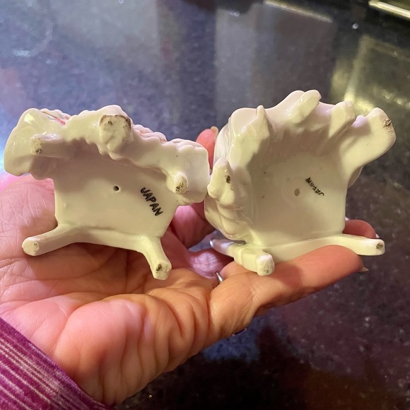 Vintage figurines | 2 Colonial ladies | made in Japan | White & Gold | EUC - Picture 6 of 6